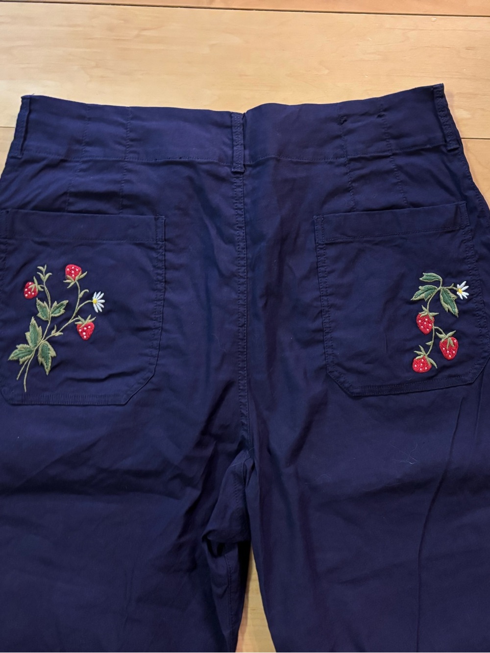 Anthropologie Maeve Colette pants embroidered strawberry pants 34 - Picture 5 of 9